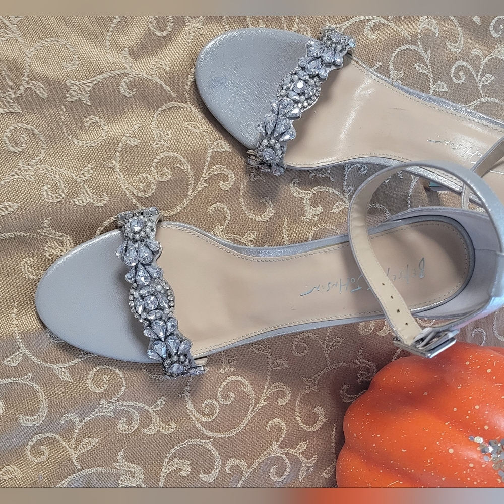 Heels - Picture 2 of 2